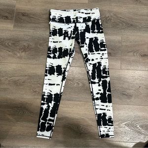 Alo Yoga Leggings Pants size XS tie dye black white